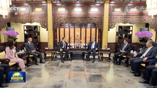 李强会见美国特斯拉公司首席执行官